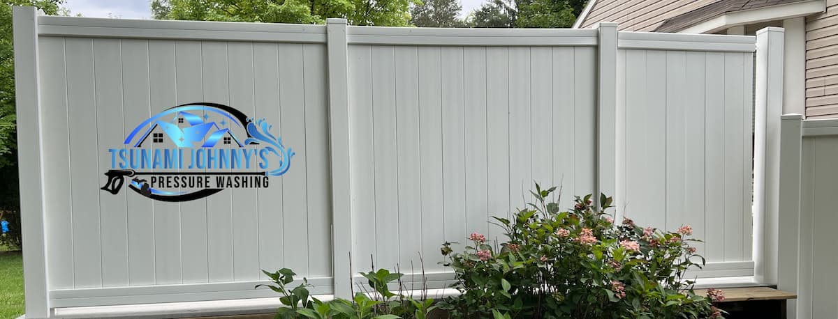 White vinyl fence soft wash after - Driftwood Rochester Hills MI