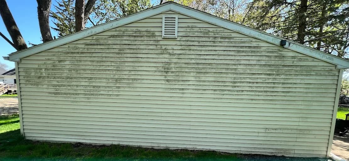 House washing vinyl siding before - Rochester Hills MI